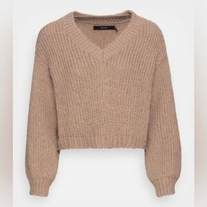 NWT Vero Moda Women's (Medium) Cozy Cropped V-Neck Knit Sweater